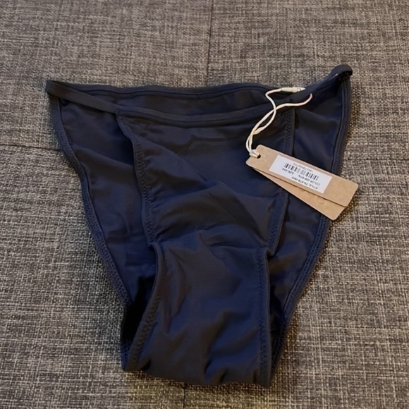 Skims Fits everybody cheeky String Bikini - Picture 5 of 6